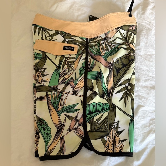 VOLCOM Tropical Print Men's Swim Shorts - Picture 8 of 10